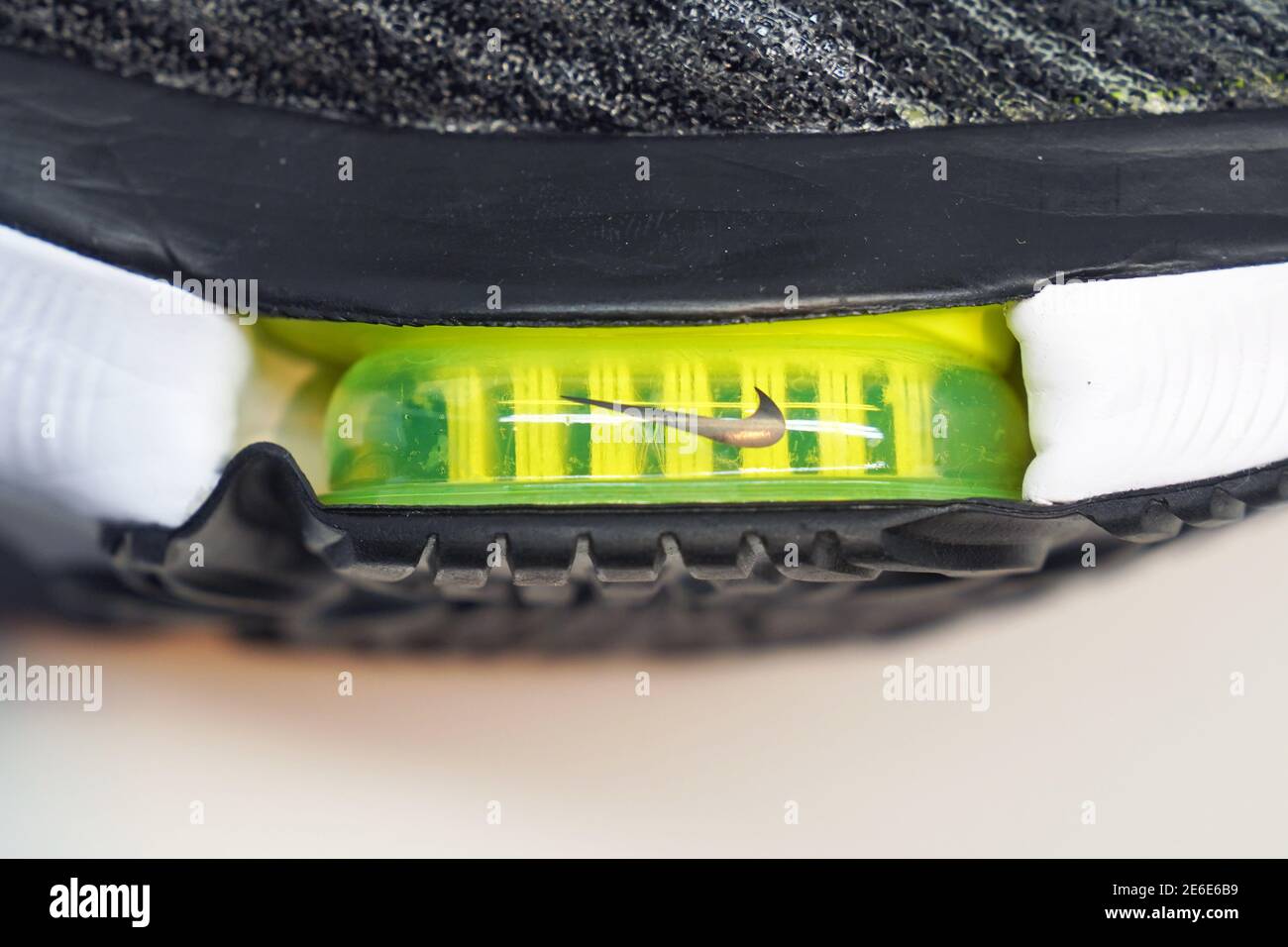 Vista detallada de las zapatillas de running Nike Air Zoom Tempo NEXT%  FlyEase el jueves, 28 de enero de 2021.(Kirby Lee via AP Fotografía de  stock - Alamy