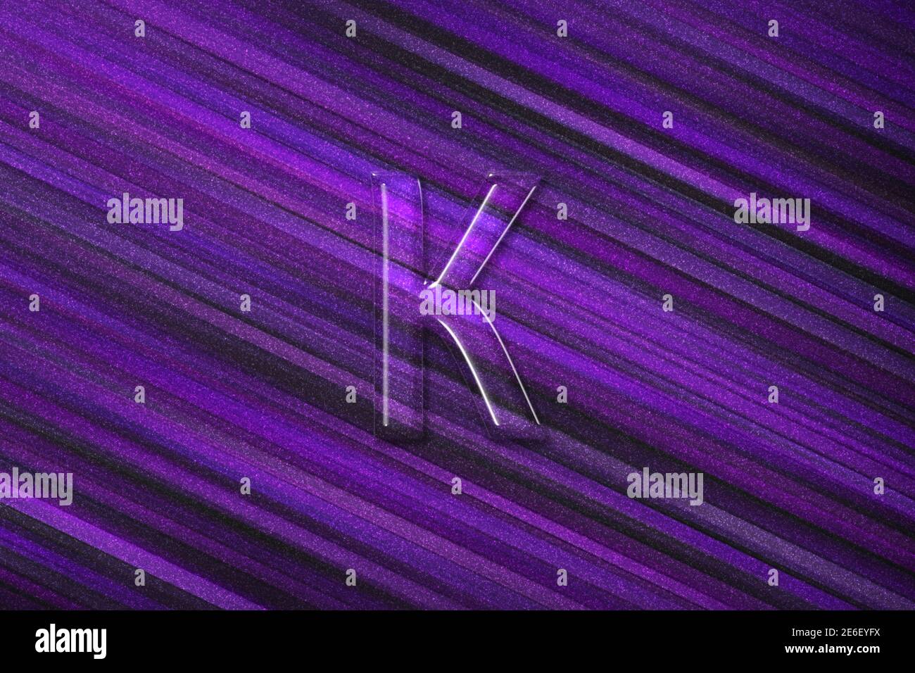 Signo kappa. Letra kappa, símbolo del alfabeto griego, fondo violeta  Fotografía de stock - Alamy