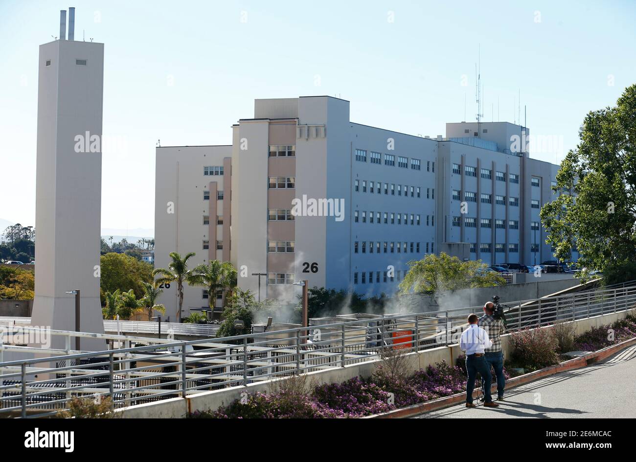 El edificio 26 se muestra en el Centro médico Naval en San Diego, California, 26 de enero de 2016. Un shooter activo se informó el martes, según un post en la página de Facebook del centro médico. REUTERS/Mike Blake Foto de stock
