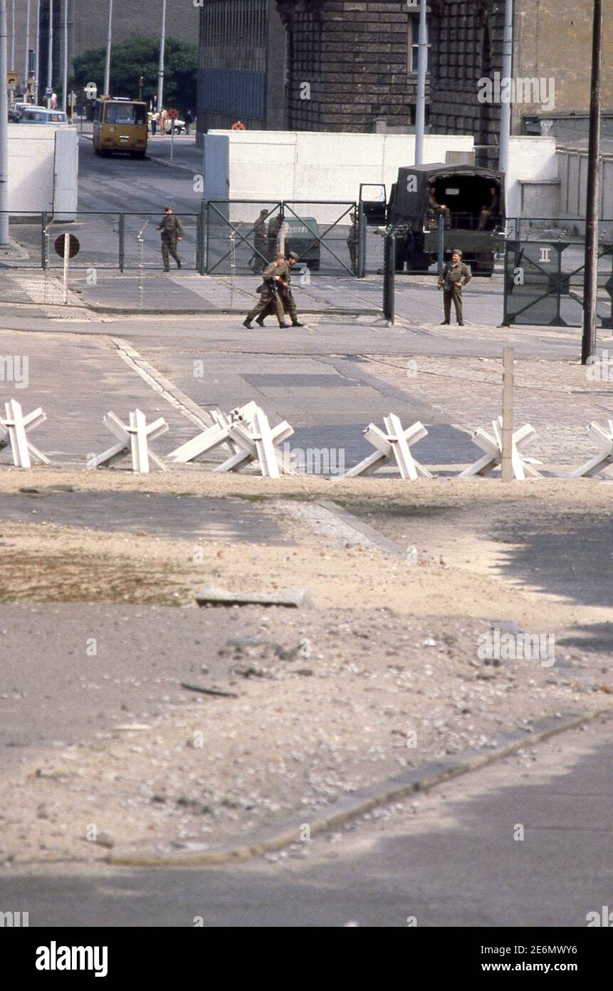 El Muro de Berlín entre Berlín Oriental y Occidental en 1983 Foto de stock