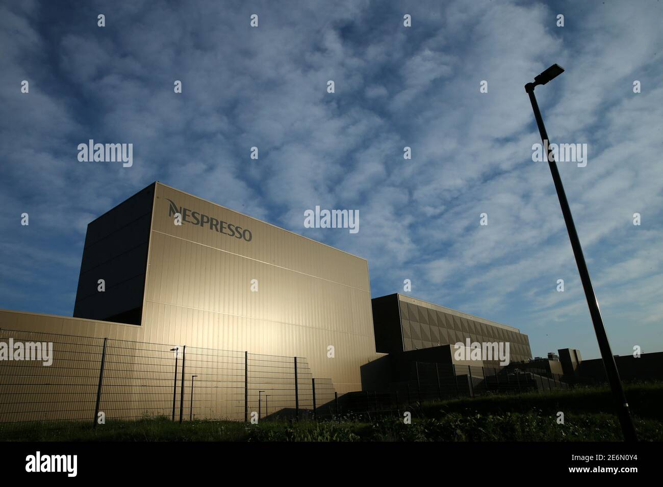 The production plant of coffee pod maker Nespresso, part of food giant  Nestle, is pictured in Romont, Switzerland, August 30, 2016. Picture taken  August 30, 2016. REUTERS/Denis Balibouse Fotografía de stock - Alamy