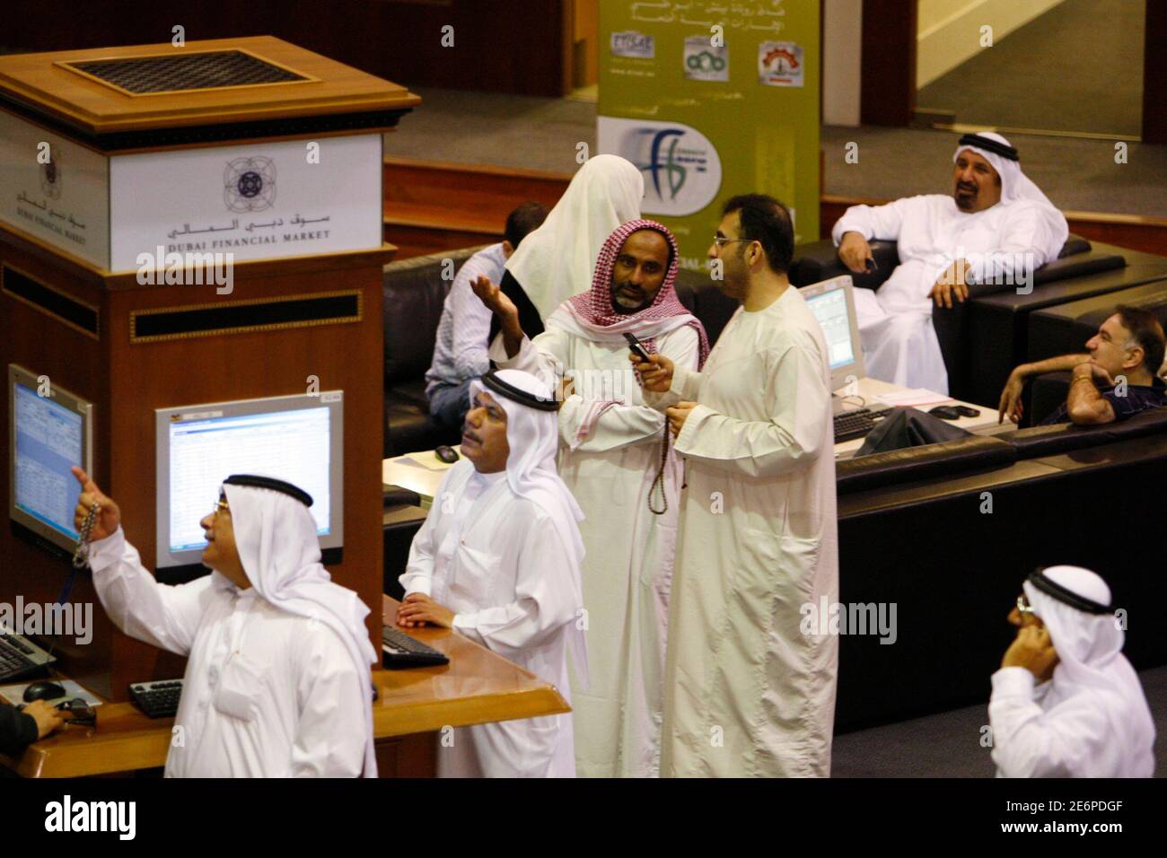 Dubai stock exchange fotografías e imágenes de alta resolución - Alamy