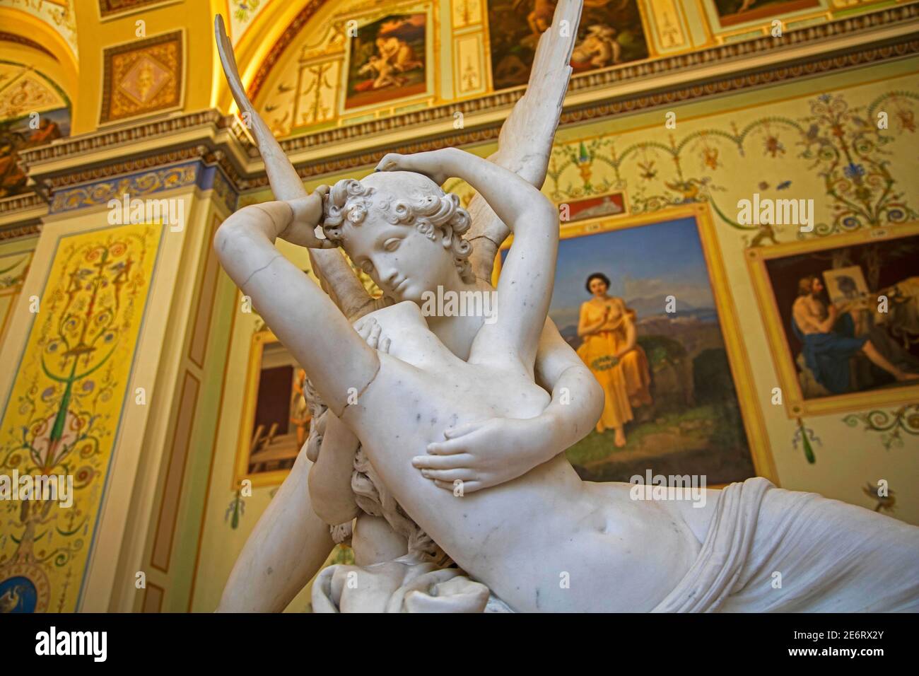 Escultura neoclásica en la Galería de la Historia de la pintura antigua en el Palacio de Invierno / Museo Estatal del Hermitage en San Petersburgo, Rusia Foto de stock