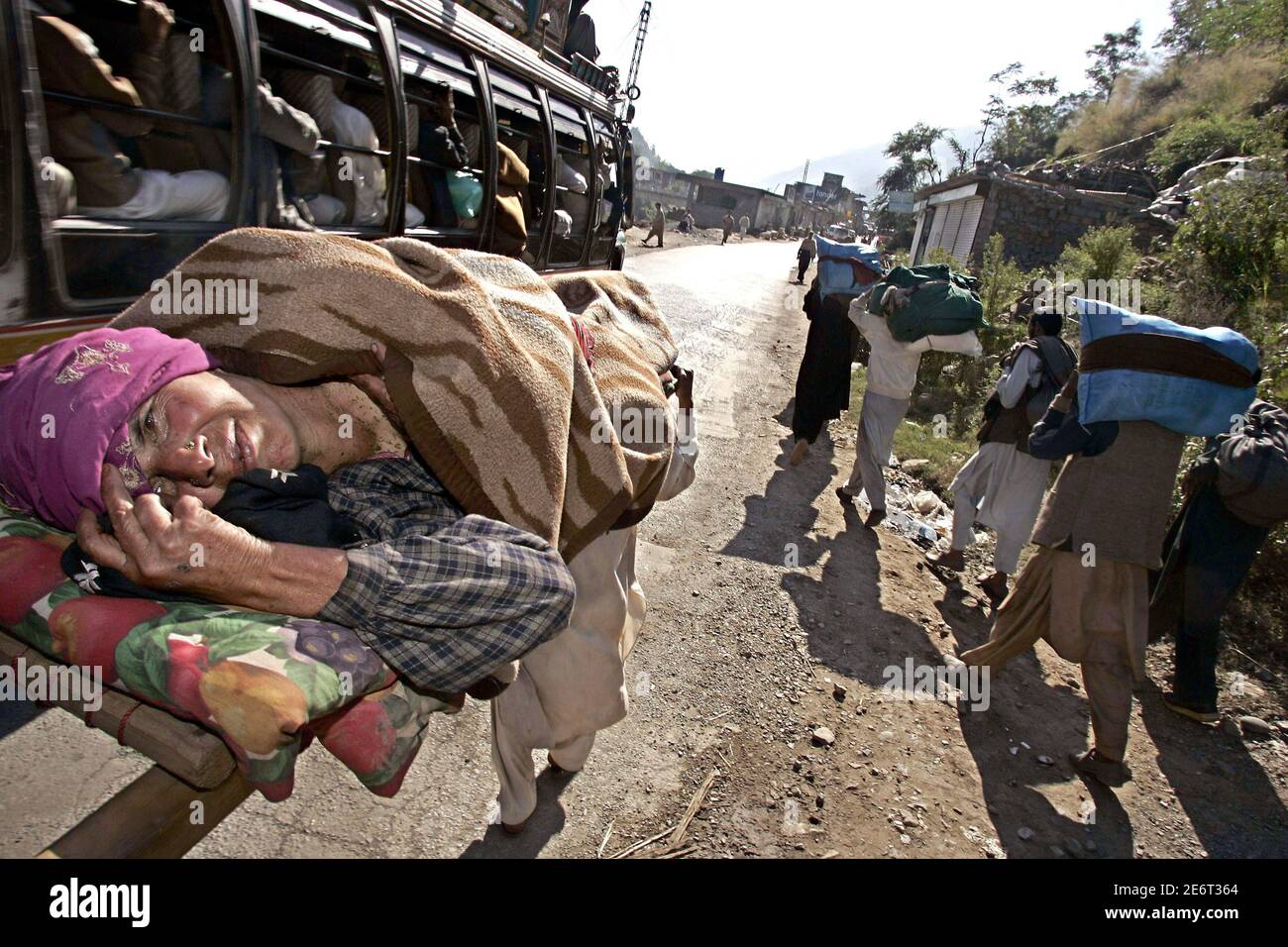 Children muzaffarabad earthquake fotografías e imágenes de alta resolución  - Alamy