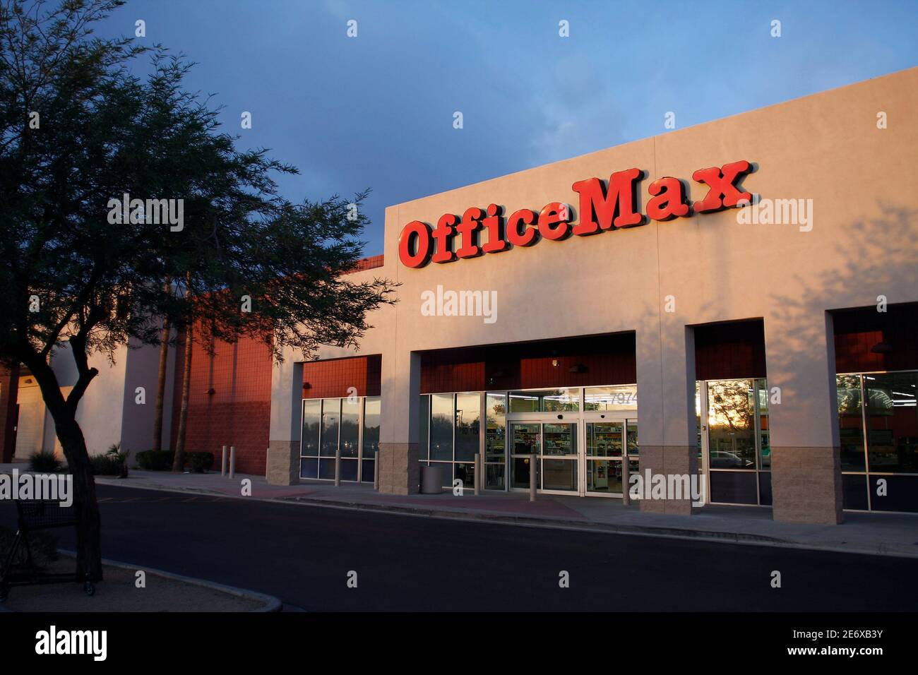 The Office Max store is seen in Glendale, Arizona October 28, 2009. Office  Depot Inc and OfficeMax Inc reported lackluster third-quarter sales as both  shoppers and corporate customers kept a tight hold