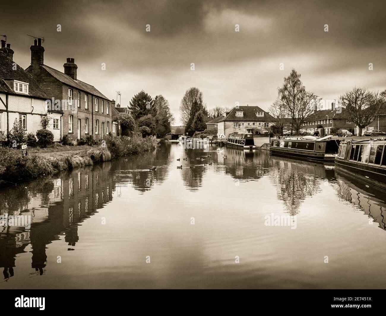 El canal Kennett y Avon visto desde Hungerford en Berkshire. Foto de stock