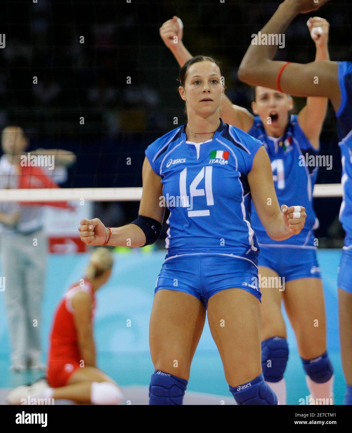 Mucho Íncubo Culpable Eleonora Lo Bianco of Italy celebrates a point with team mates during their  women's preliminary pool