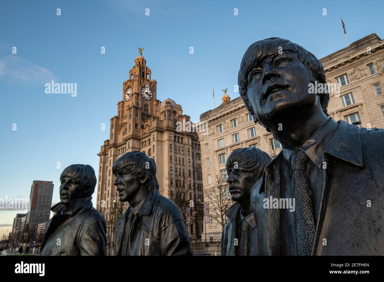 Escultura de la estatua de los Beatles en Pier Head en el muelle de Liverpools, Liverpool, Merseyside Foto de stock