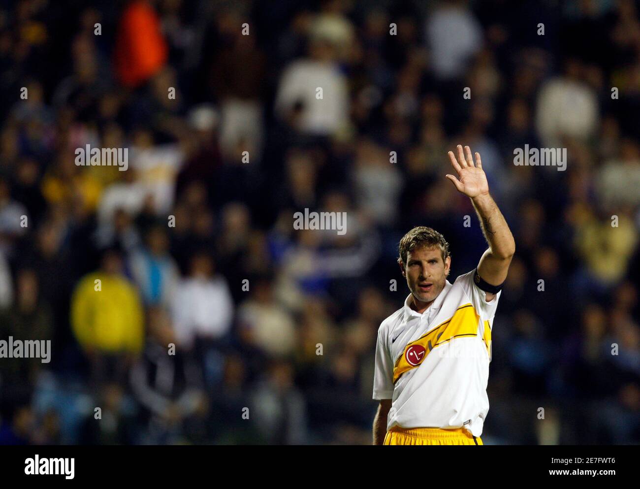 Martin Palermo De Boca Juniors Realiza Gestos Durante Su Partido Argentino De Futbol De Primera Division Contra Independiente En El Estadio La Bombonera De Buenos Aires El 5 De Diciembre De 2009