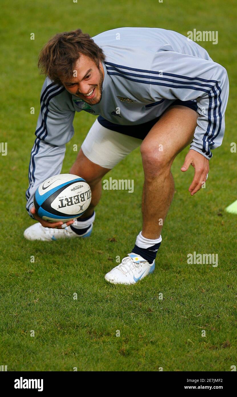 Argentina's Juan Martin Hernandez attends a training session for the Rugby  World Cup in Montmorency September 27, 2007. REUTERS/Juan Medina (FRANCE  Fotografía de stock - Alamy