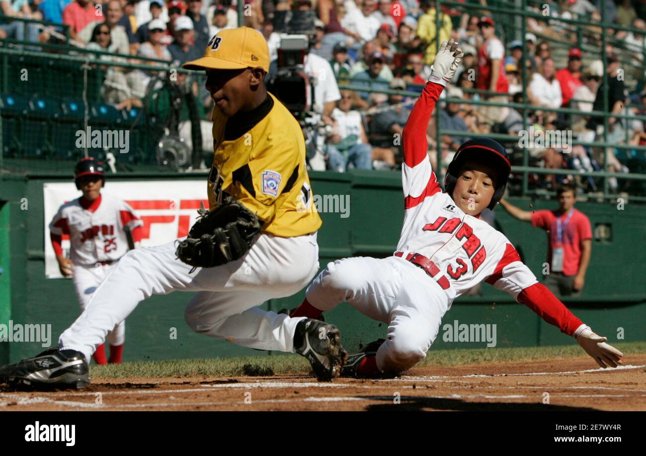Tokyo Japan S Tsuyoki Setoguchi R Scores On A Wild Pitch As Willemstad Curacao Netherlands Antilles Pitcher Junters Dosset L Waits For The Throw During First Inning International Semi Final Of Little League Baseball Tokyo Japan S Tsuyoki Setoguchi R Scores On A Wild Pitch As Willemstad Curacao Netherlands Antilles Pitcher Junters Dosset L Waits For The Throw During First Inning International Semi Final Of Little League Baseball