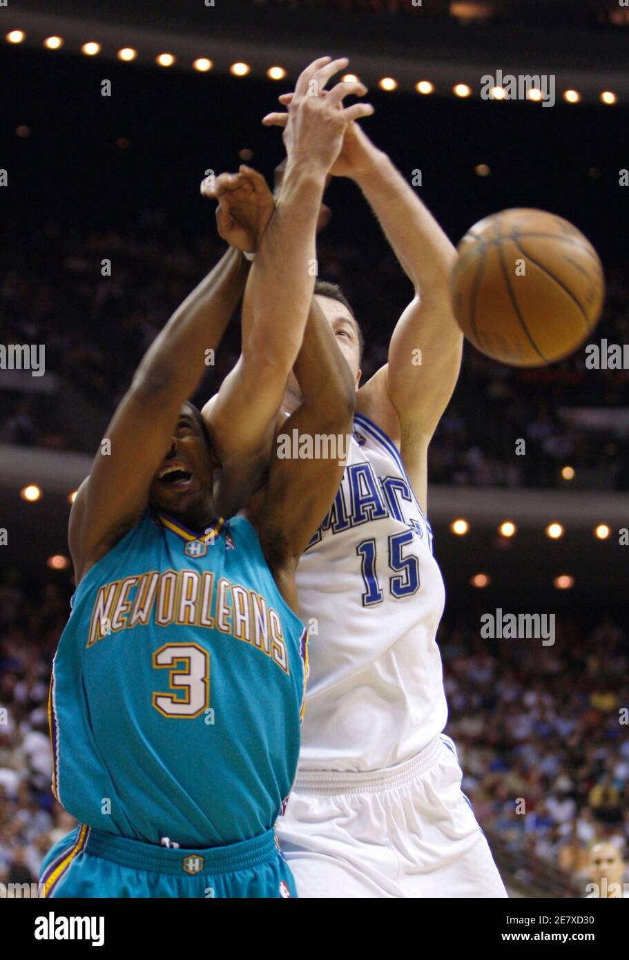 New Orleans Hornets guard Chris Paul (L) and Orlando Magic forward Hedo Turkoglu of Turkey go for a rebound during second-half NBA basketball action in Orlando, Florida April 1, 2008. REUTERS/Kevin Kolczynski ( New Orleans Hornets guard Chris Paul (L) and Orlando Magic forward Hedo Turkoglu of Turkey go for a rebound during second-half NBA basketball action in Orlando, Florida April 1, 2008. REUTERS/Kevin Kolczynski (