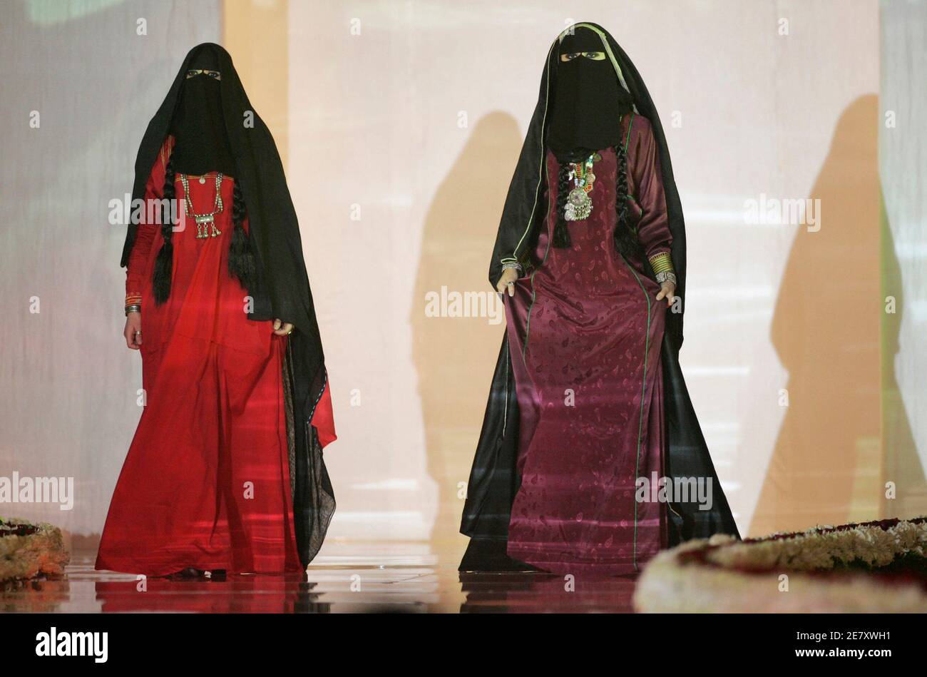 Vestido Tradicional Qatarí Fotos e Imágenes de stock Alamy