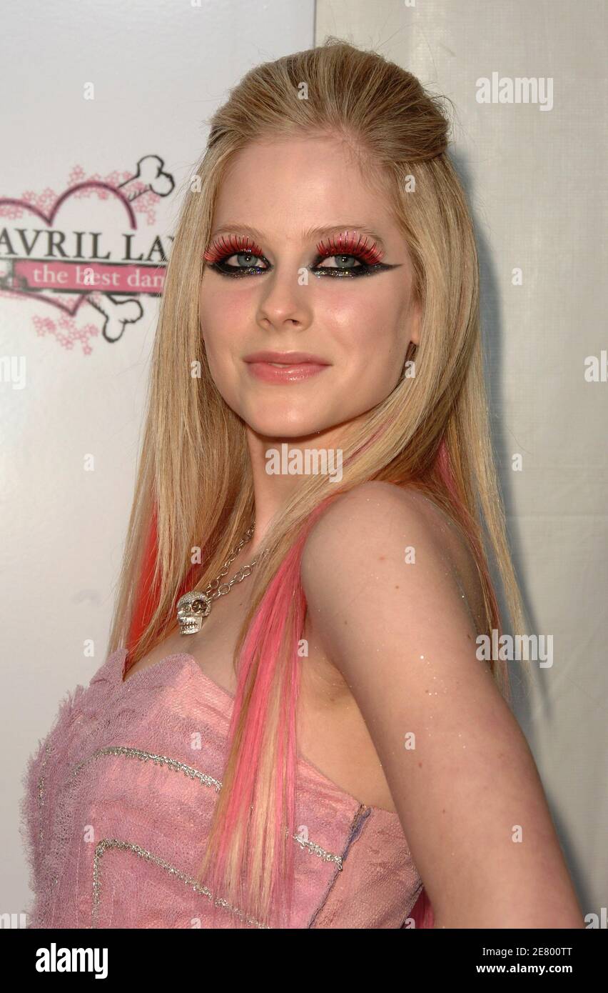 La Artista De Grabacion Avril Lavigne Asiste A Su The Best Damn Thing Album Release Party Celebrada En The Box El 17 De Abril De 07 En La Ciudad De Nueva York