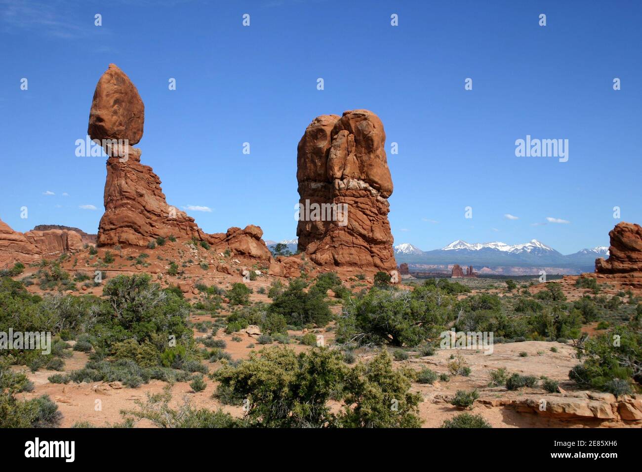 Balanced Rock en el Parque Nacional de Arches, en Utah, EE.UU. Foto de stock