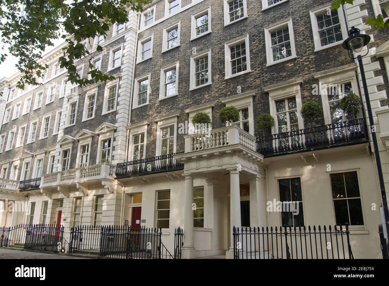 Lytton Strachey (1880 - 1932) vivió en esta casa histórica en Gordon Square, Bloomsbury, Londres. Los vecinos de Strachey incluían a Virginia Woolf y Othe Foto de stock