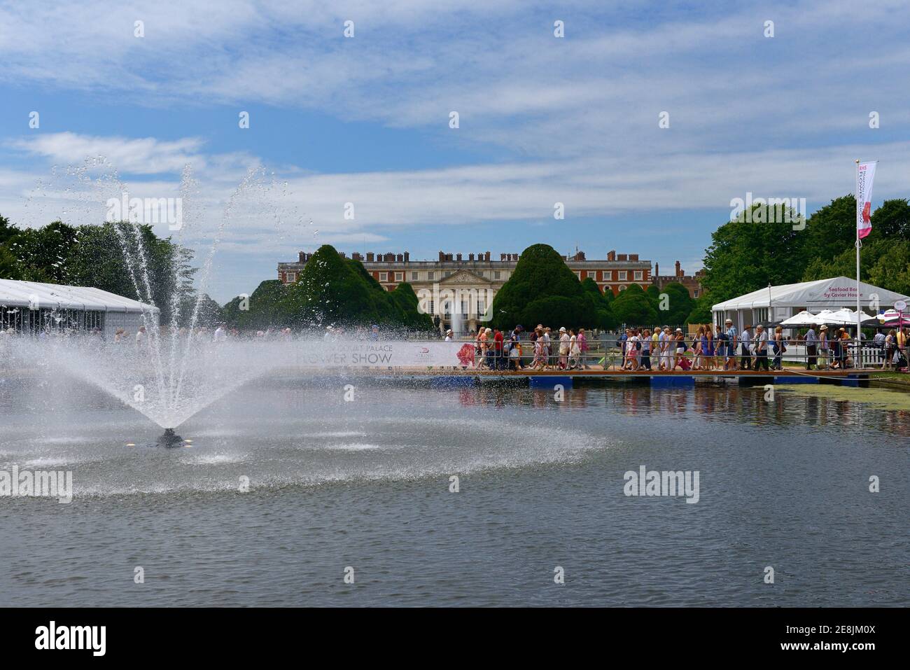 Espectáculo de flores Hampton Court, espectáculo de jardín de verano, espectáculo de flores, espectáculo de jardines, espectáculo de flores Hampton Court Palace, el espectáculo de flores más grande del mundo Foto de stock