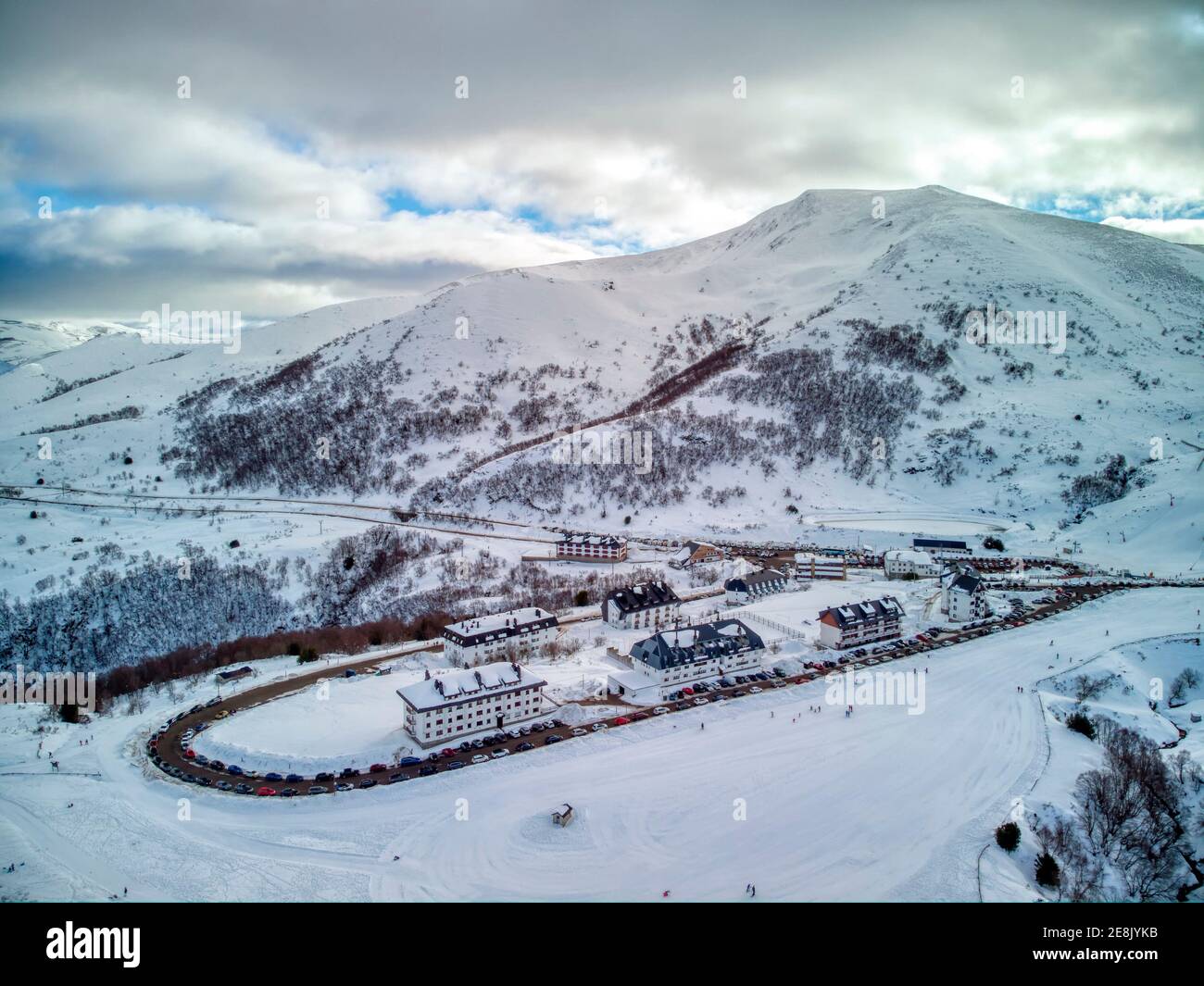 Vista Aerea De La Estacion De Esqui De Valgrande Pajares En Asturias Espana Fotografia De Stock Alamy