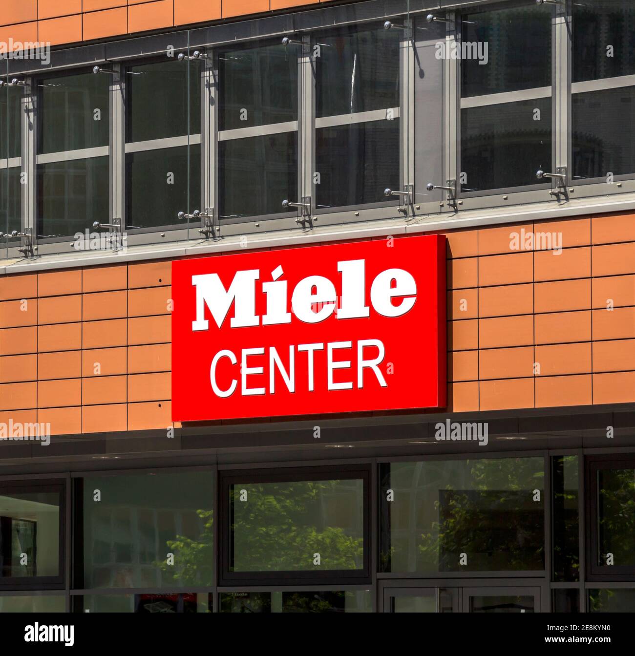 Hamburgo, Alemania: Miele es un fabricante alemán de electrodomésticos de  gama alta, equipos comerciales y cocinas equipadas, con sede en Alemania  Fotografía de stock - Alamy