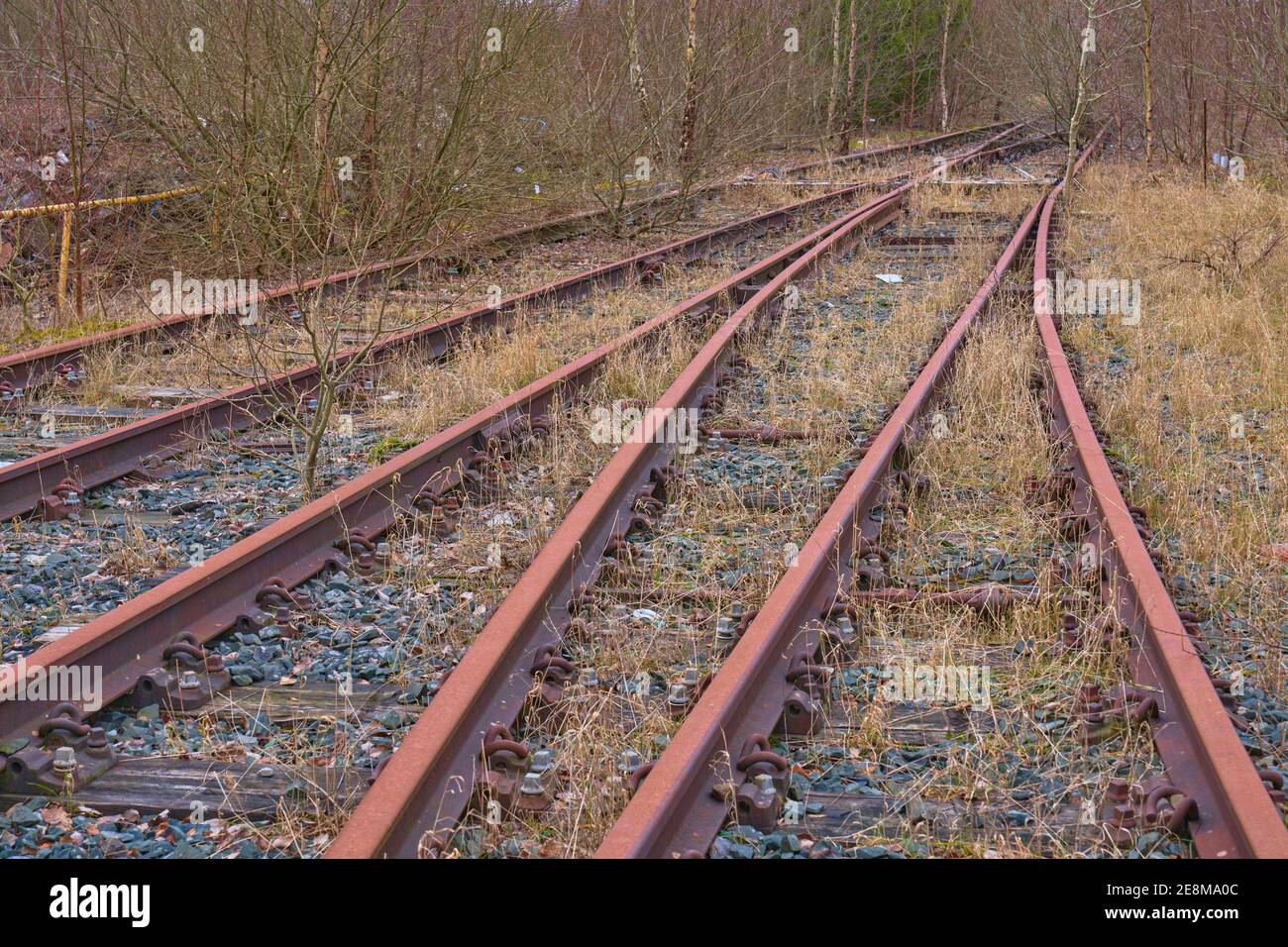 Primer plano de puntos de conmutación de ferrocarril abandonados en Inglaterra, Reino Unido Foto de stock