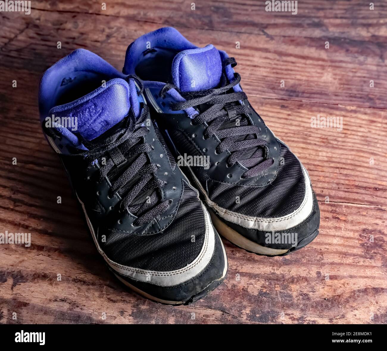 Par De Zapatillas De Lona Nike Fotos e Imágenes de stock - Alamy