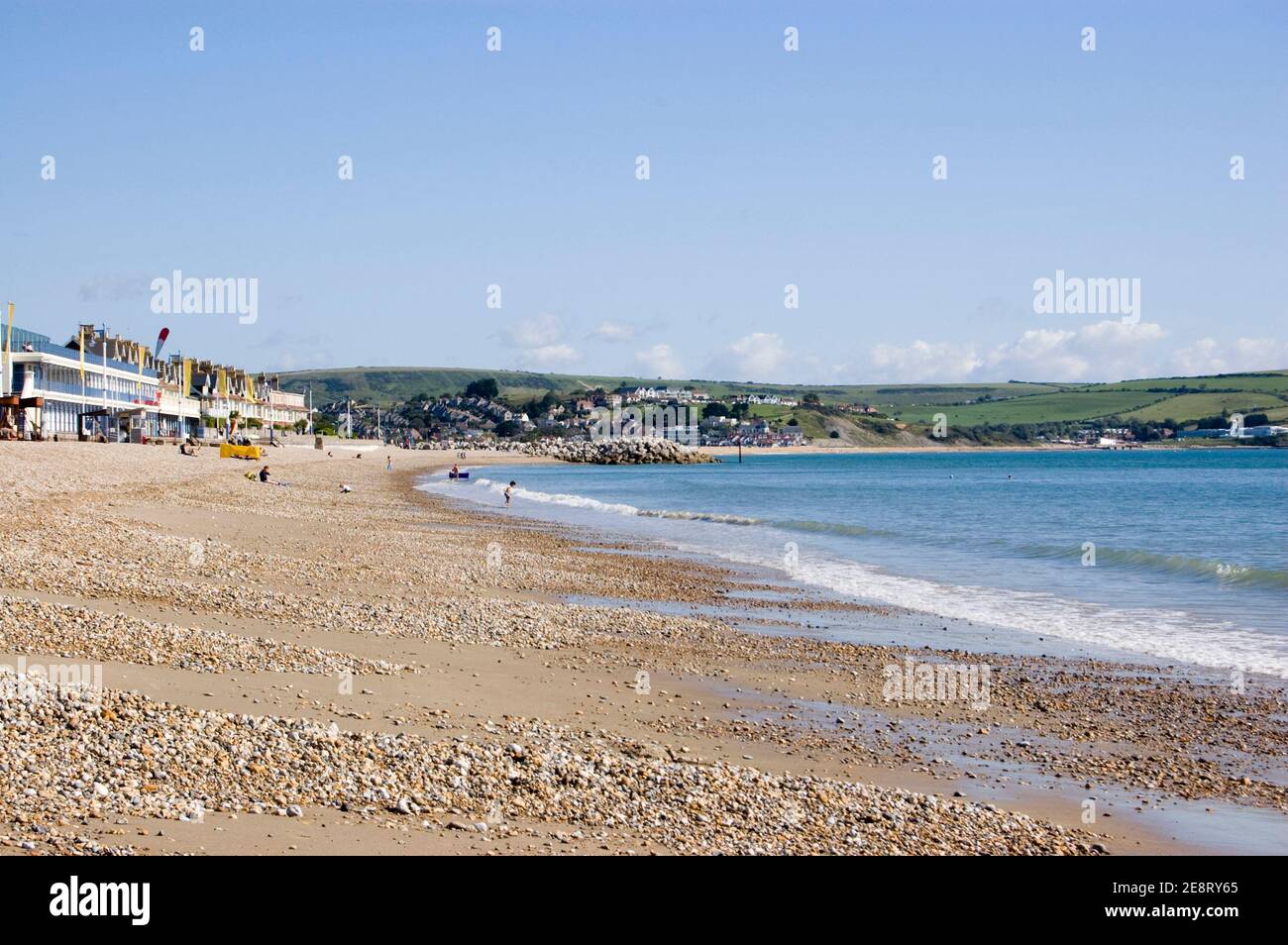 Vista hacia el norte a lo largo de la playa de Greenhill en Weymouth