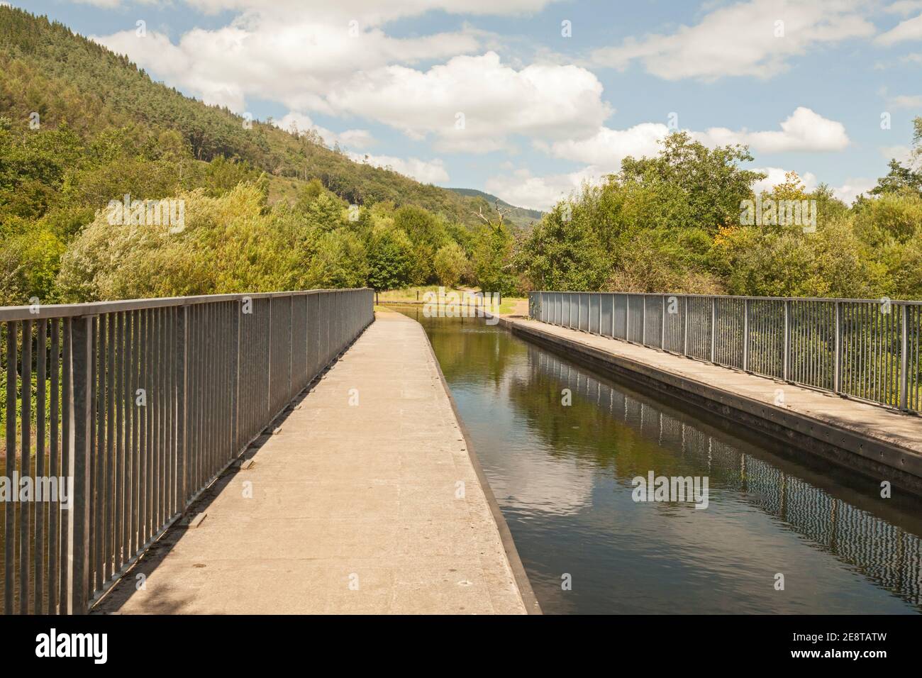 Acueducto de Ynysbwllog, Canal de Neath, Puerto de Neath Talbot, Gales del Sur, Reino Unido Foto de stock