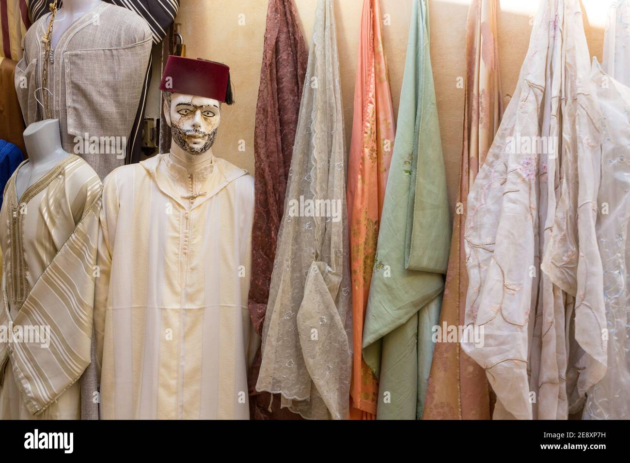Vestimenta islámica fotografías e imágenes de alta resolución - Alamy