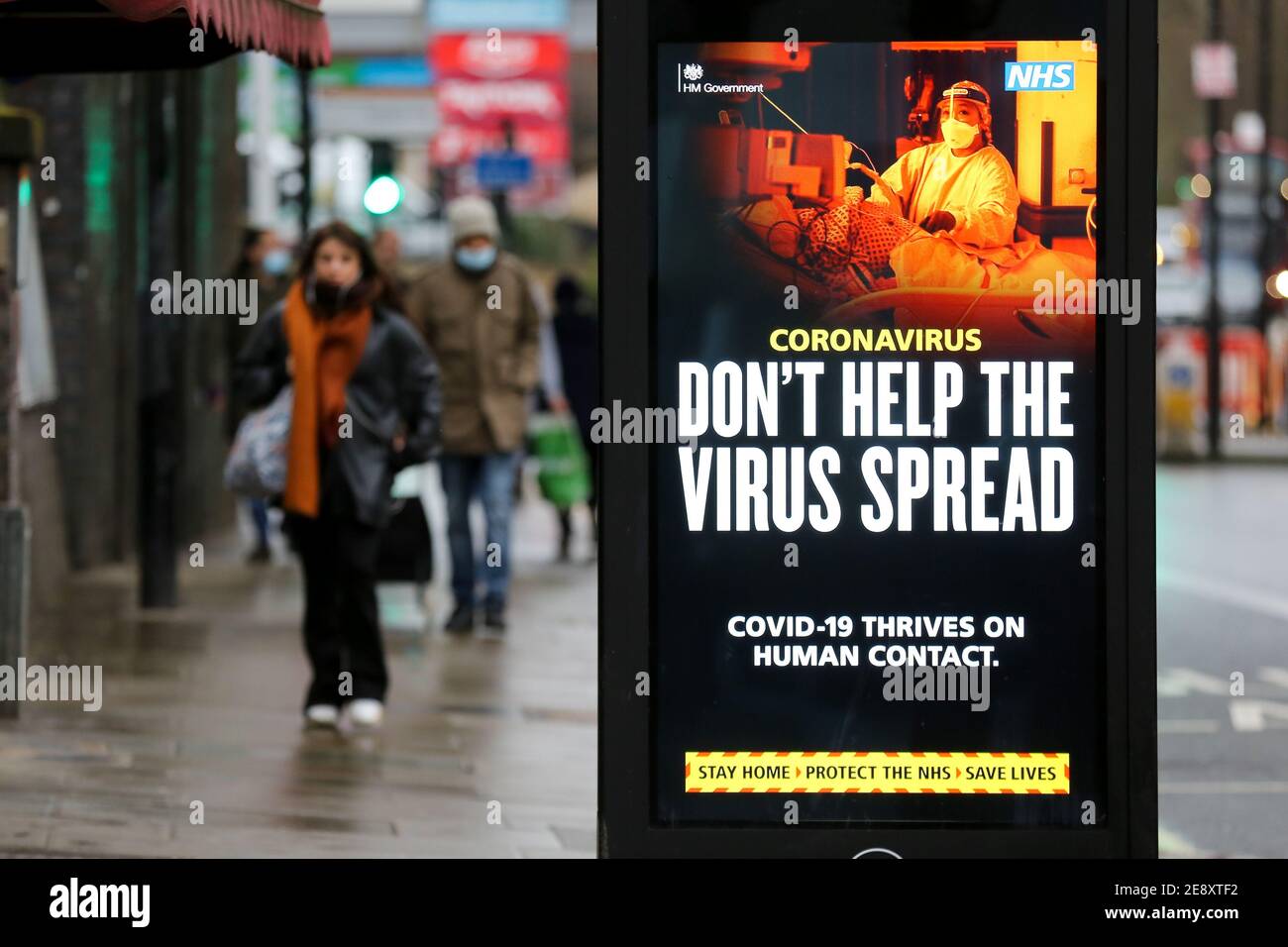 Londres, Reino Unido. 1 de febrero de 2021. El anuncio de la campaña de coronavirus "no ayudar a que el virus se propague" en Londres. Crédito: Dinendra Haria/SOPA Images/ZUMA Wire/Alamy Live News Foto de stock