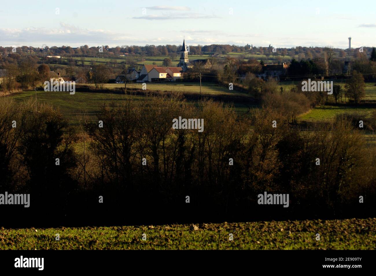 Le Village de Gournay (Indre), Francia, le 22 noviembre 2007. Gobet s'y est cache colgante 20 ans apres avoir ete condamne par contumace a la clusion criminelle. Il est accuse d'avoir viole ses deux belles filles, Corinne et Beatrice, entre 1981 y 1985. Le 17 septembre 2007, Gobet s'est rendu a la justice puis a ete ecroue. Julien Fouchet/ABACAPRESS.COM Foto de stock