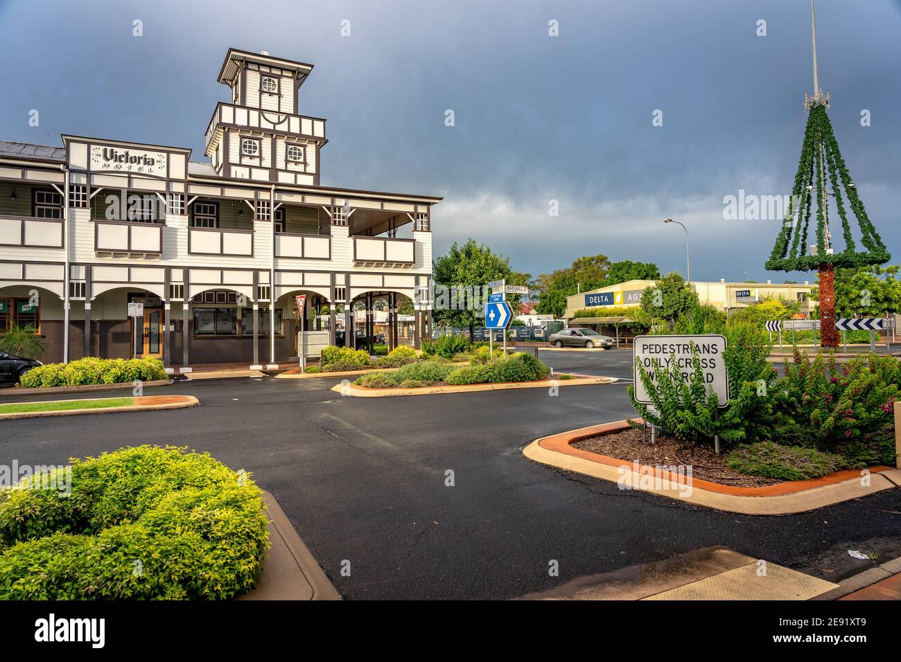 Goondiwindi, Queensland, Australia - edificio del hotel Victoria en el centro de la ciudad Foto de stock