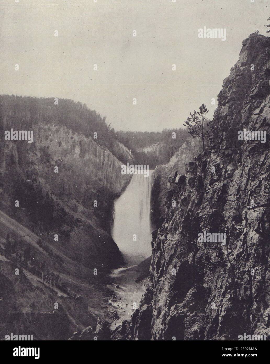 Las cataratas inferiores del Gran Cañón de Yellowstone. Wyoming. STODDARD 1895 Foto de stock