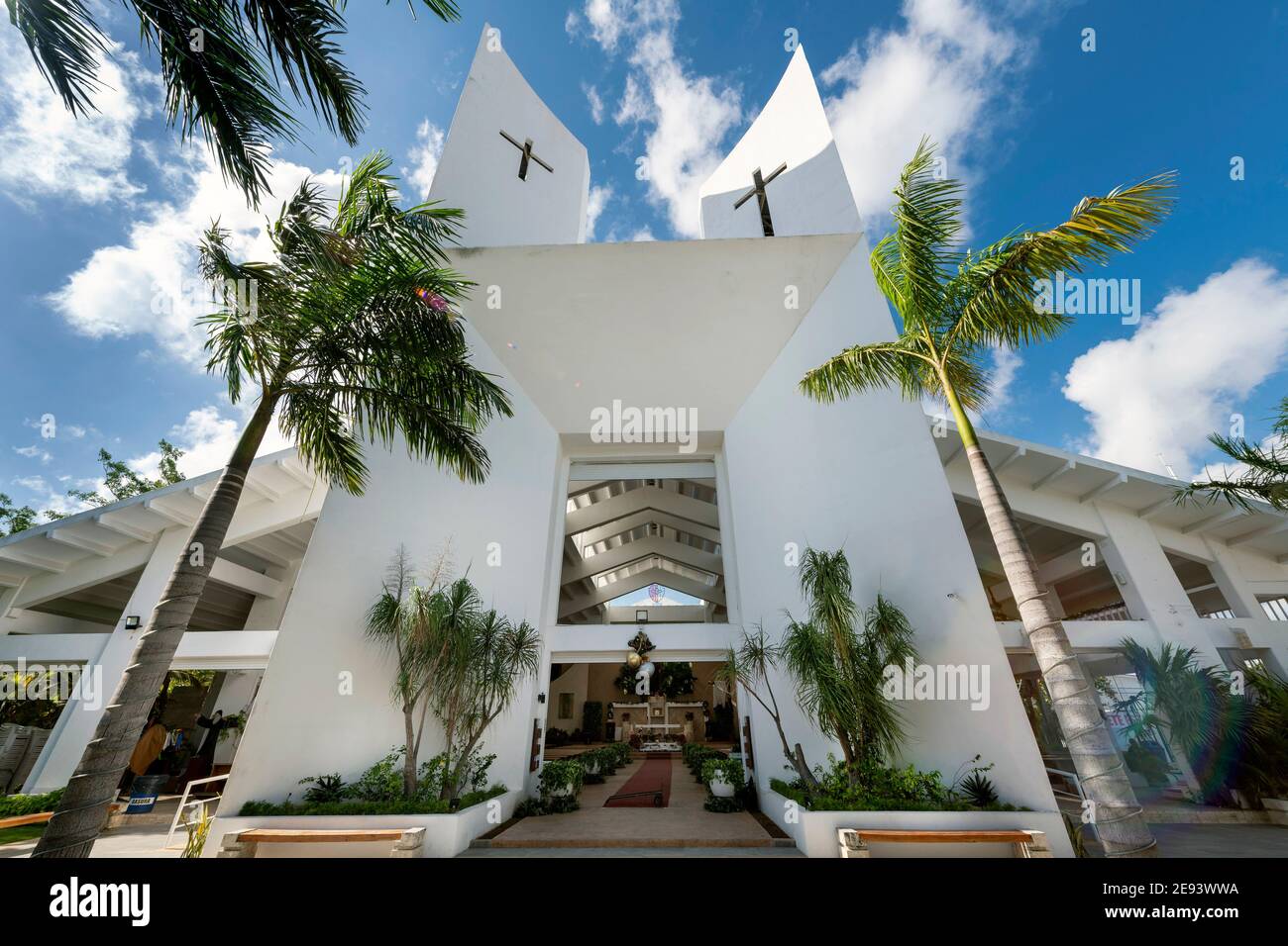 Parroquia de Cristo resucitado en Cancún Fotografía de stock - Alamy Parroquia de Cristo resucitado en Cancún Fotografía de stock - Alamy
