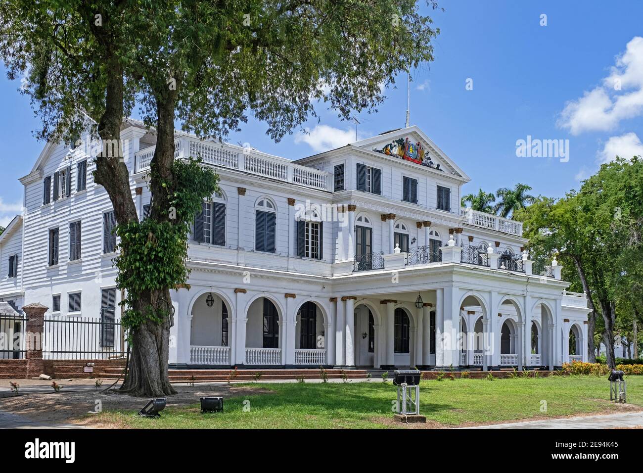 Palacio Presidencial de Suriname en estilo colonial holandés en la capital Paramaribo, Distrito de Paramaribo, Suriname / Surinam Foto de stock