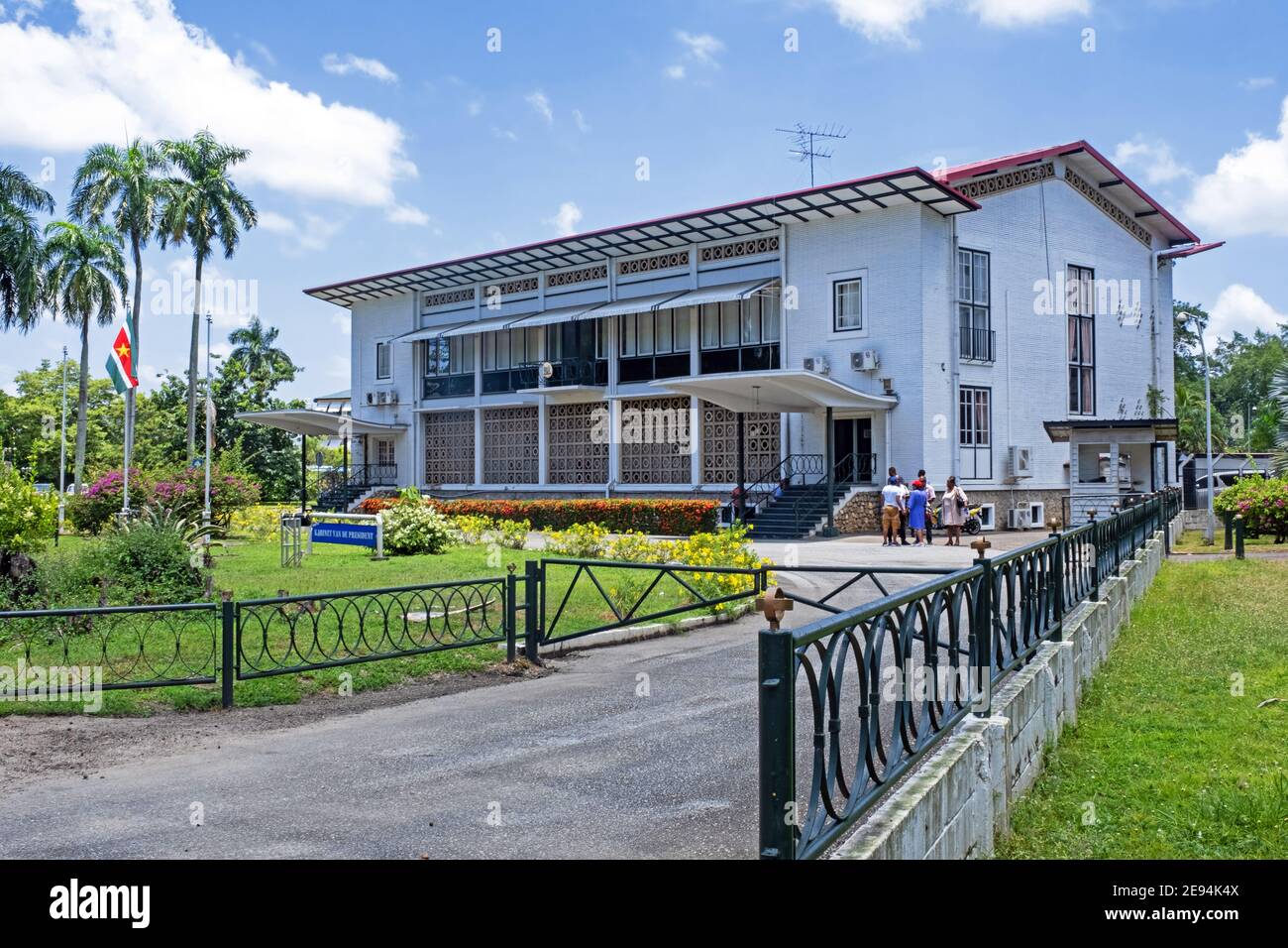 Kabinet van de Presidente, edificio administrativo del gobierno en la capital Paramaribo, Distrito de Paramaribo, Suriname / Surinam Foto de stock
