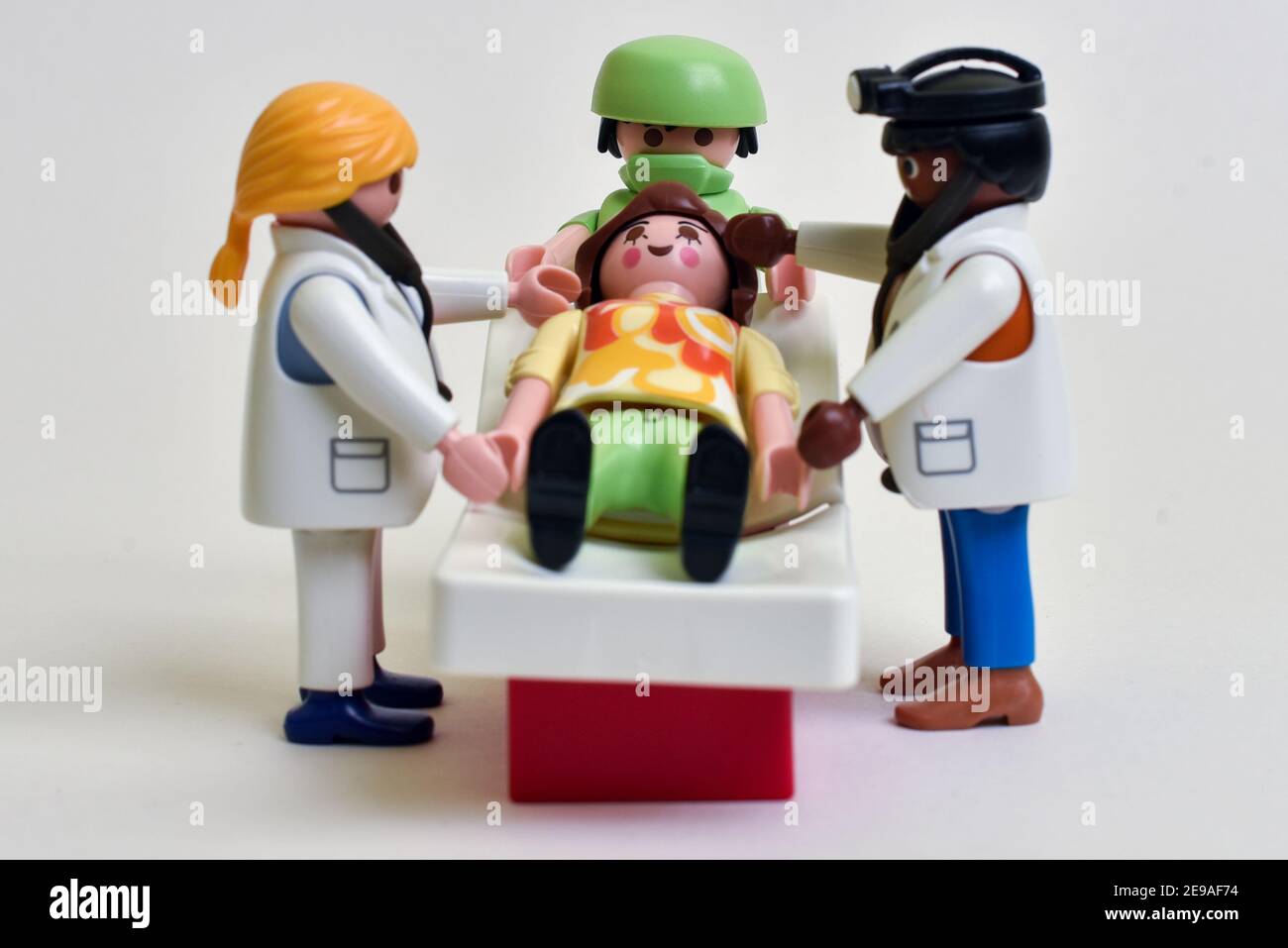 Figuras Playmobil, fotografía conceptual, medicina, médicos, NHS, medicina,  hospital Fotografía de stock - Alamy