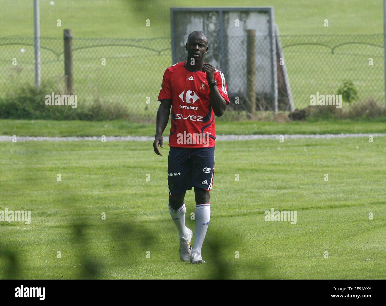 Liliam Thuram de Francia durante una sesión de entrenamiento en el golf del hotel Schloss Muenchhausen, cerca de Hanover, Alemania el 20 de junio de 2006. Foto de Gouhier-Hahn-Orban/Cameleon/ABACAPRESS.COM Foto de stock