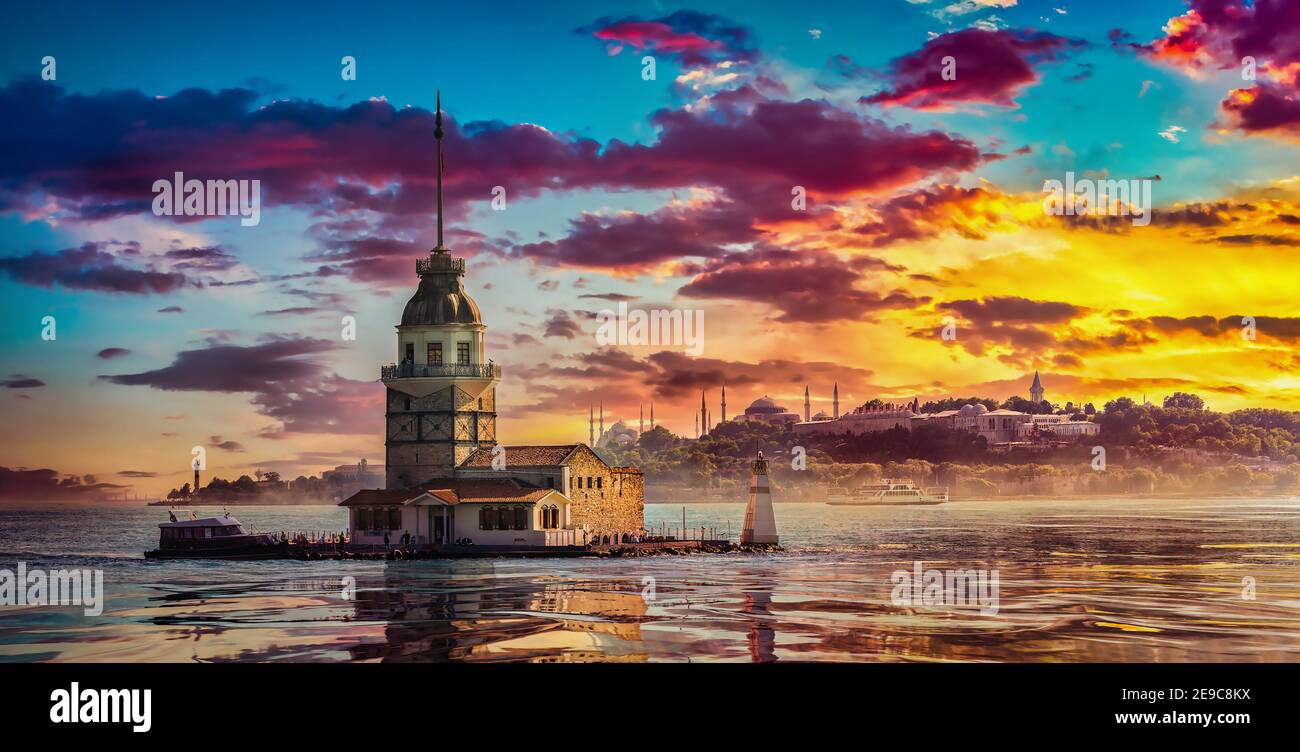 Torre de la Doncella en Estambul al atardecer, Turquía. Foto de stock