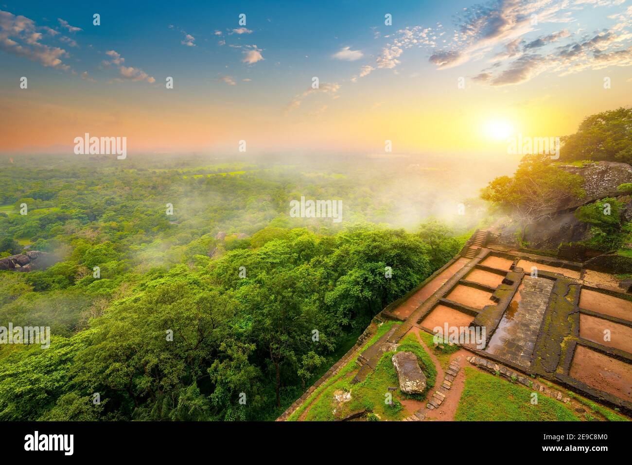 Ruinas de la cárcel de Sigiriya en Sri Lanka. Foto de stock