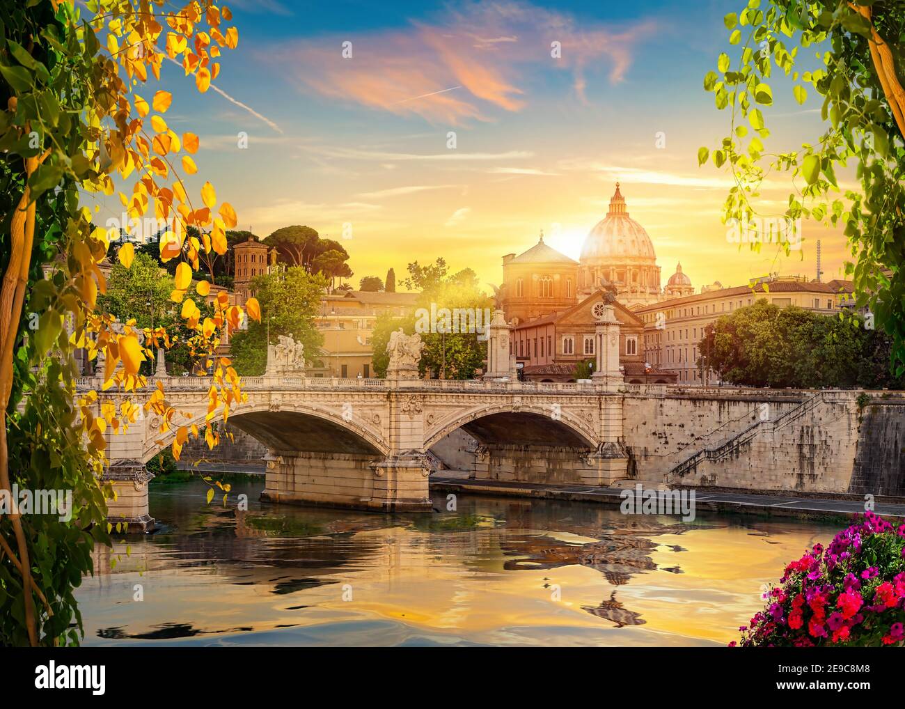 Ponte Vittorio Emanuele II en el río Tiber en Roma, Italia. Foto de stock