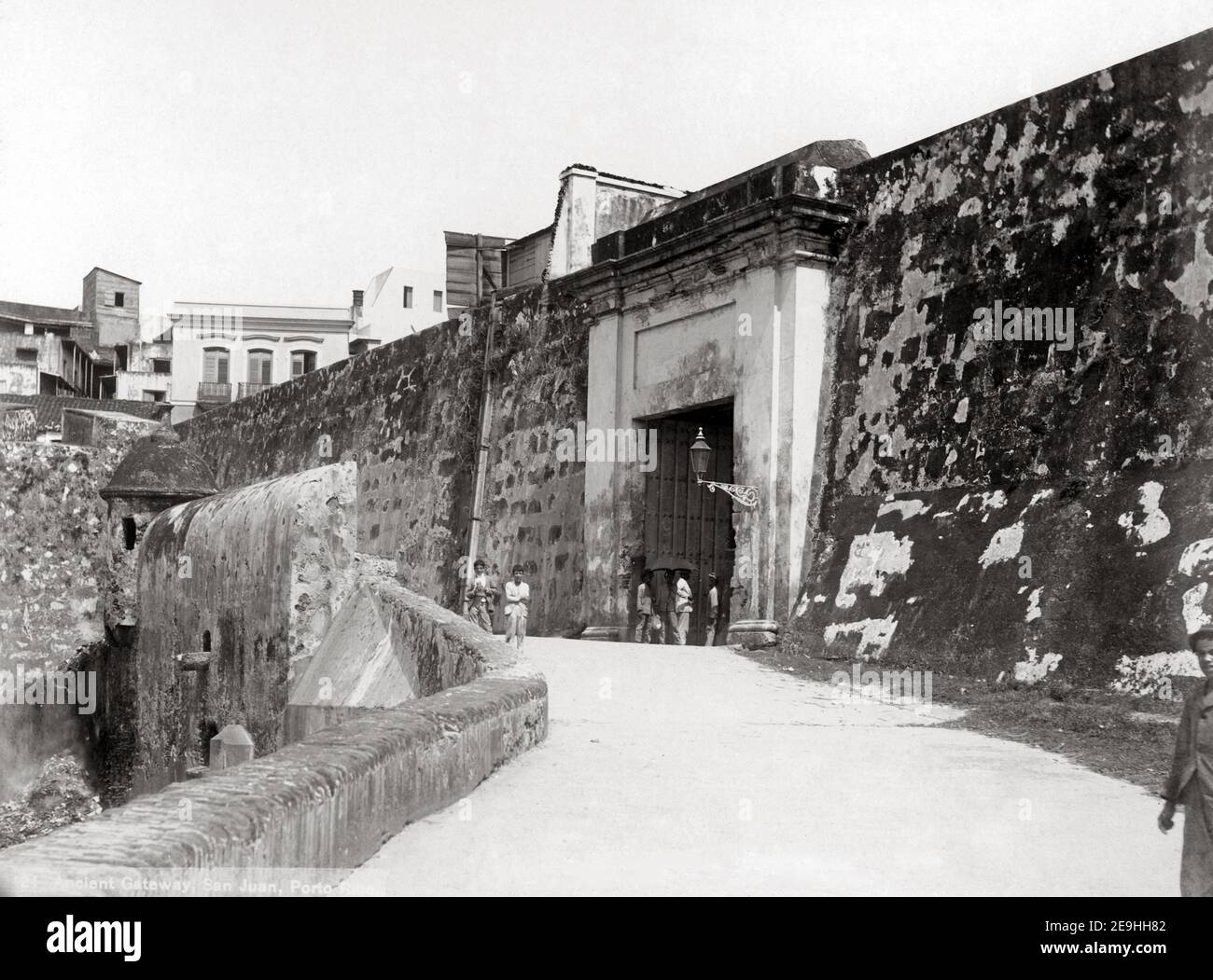 Fotografía de finales del siglo XIX - Ancient Gateway, San Juan, Puerto Rico,  c.1900 Fotografía de stock - Alamy