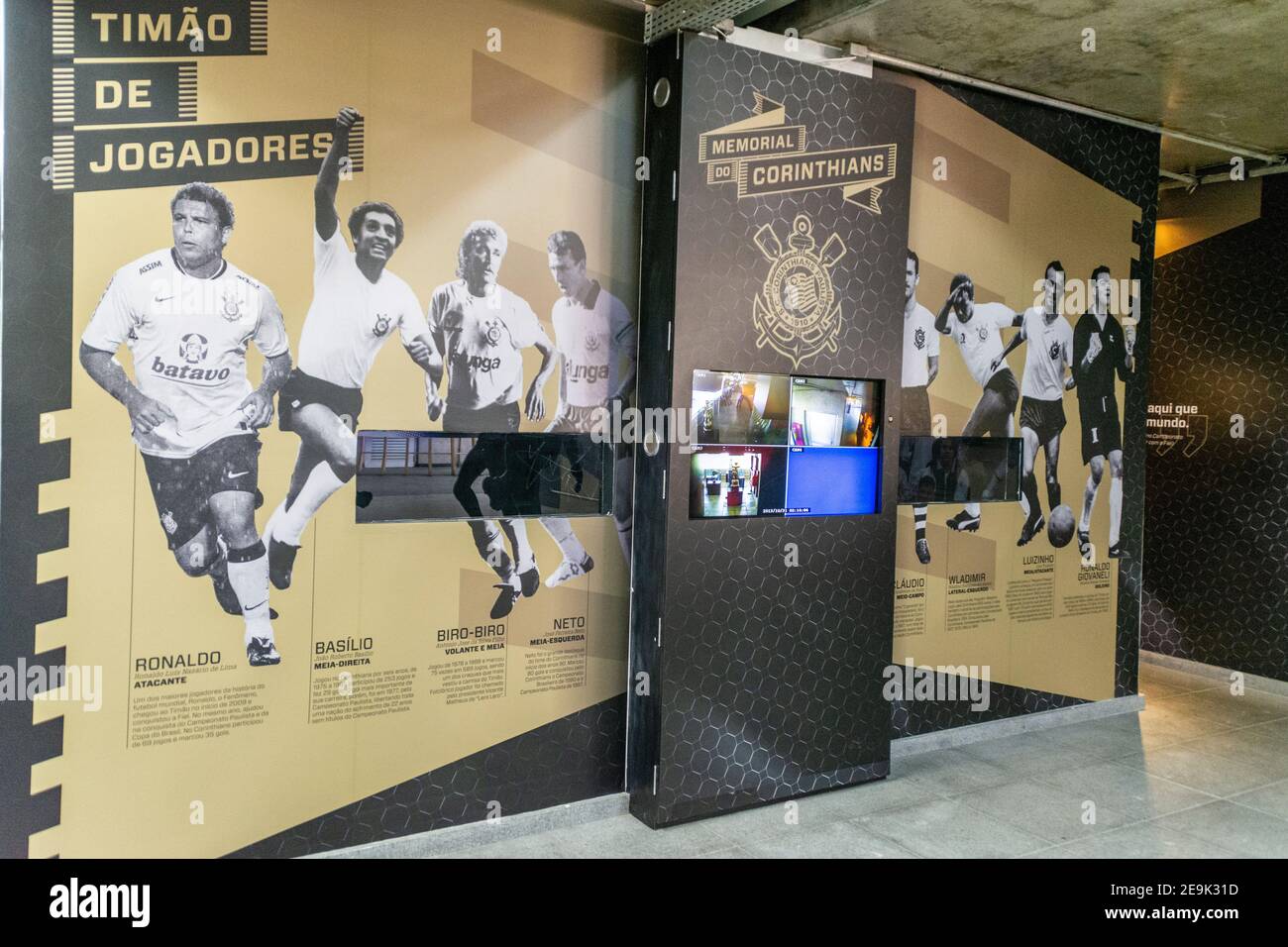 Exhibición de la exposición del Memorial Sport Club Corinthians Paulista (Club Deportivo Corinthians Paulista) en la estación de metro Corinthians en Sao Paulo, Brasil. T Foto de stock