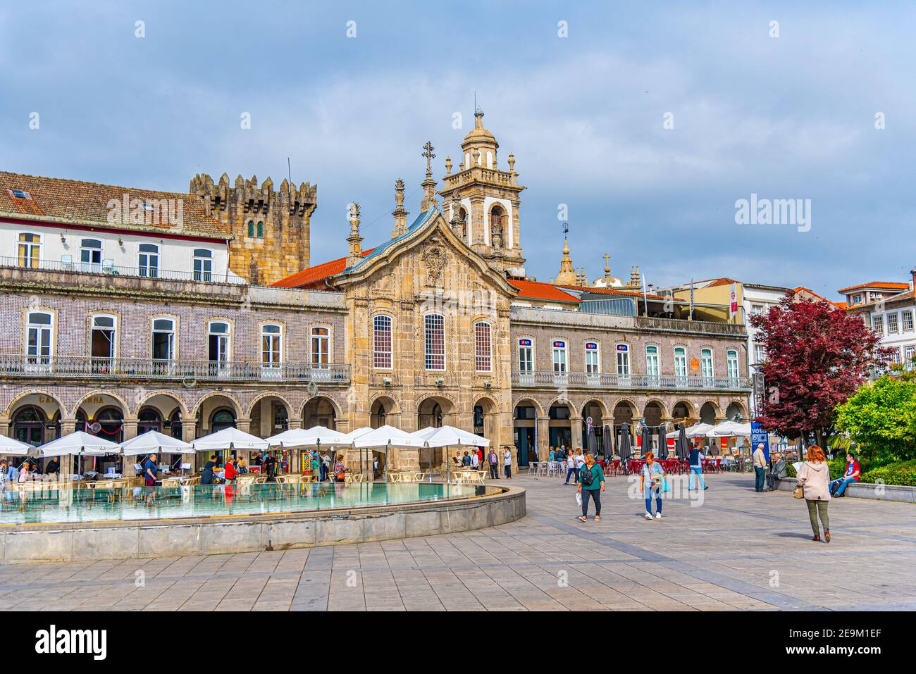 BRAGA, PORTUGAL, 23 DE MAYO de 2019: Vista de Praca da República en el  centro histórico de Braga, Portugal Fotografía de stock - Alamy