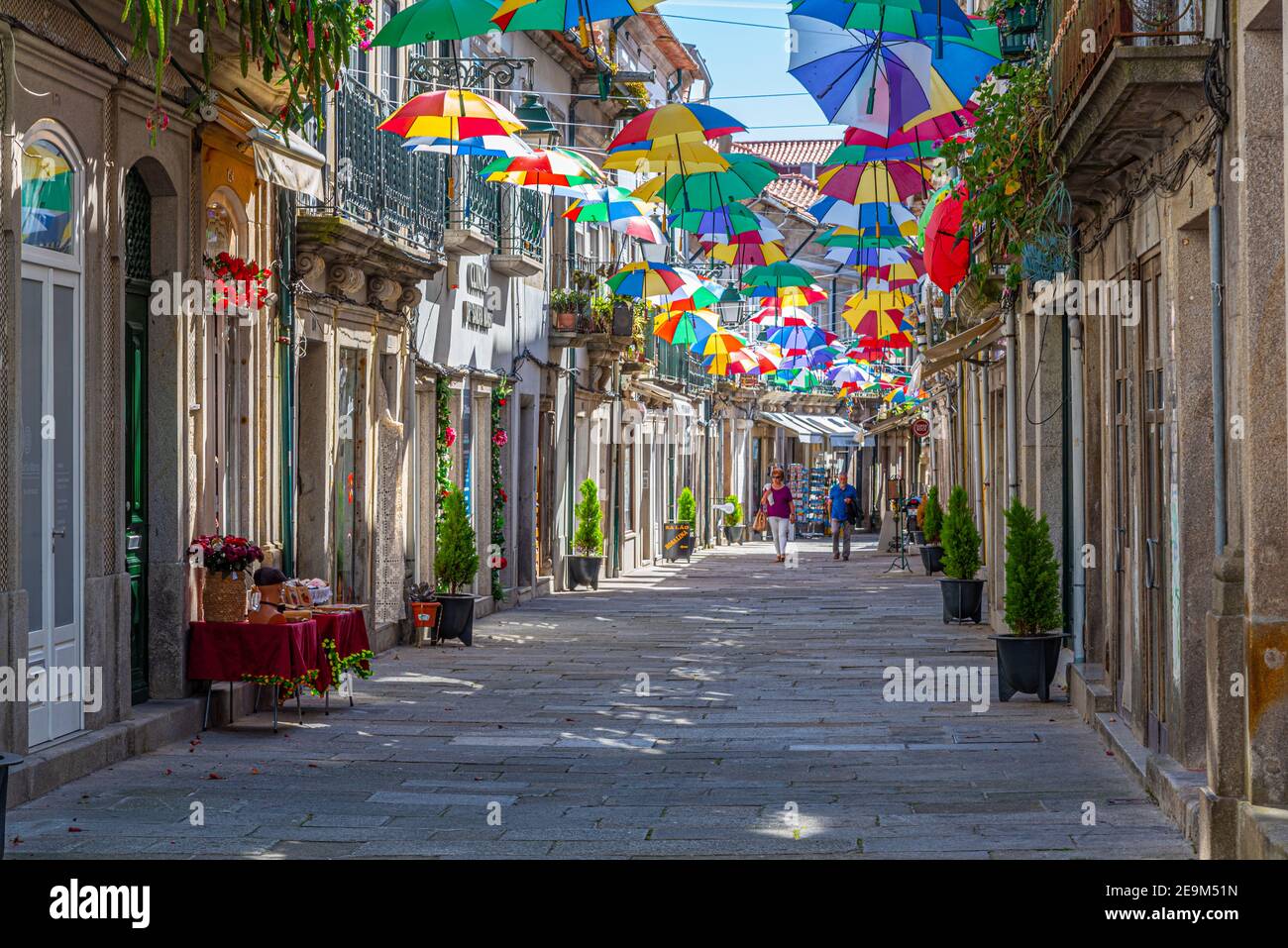 VIANA DO CASTELO, PORTUGAL, 24 DE MAYO de 2019: Calle paraguas en el centro  histórico de Viana do Castelo en Portugal Fotografía de stock - Alamy