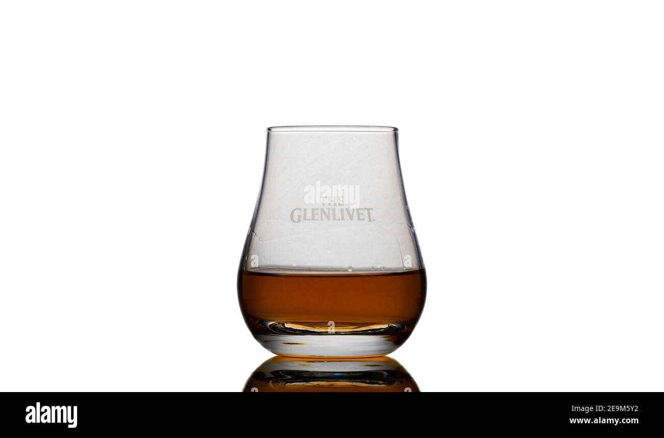 Glenlivet Malta única Speyside escotch whisky fondo blanco Foto de stock