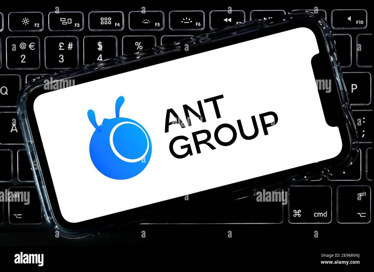 ANT Group se muestra en un teléfono móvil (solo para uso editorial) Foto de stock