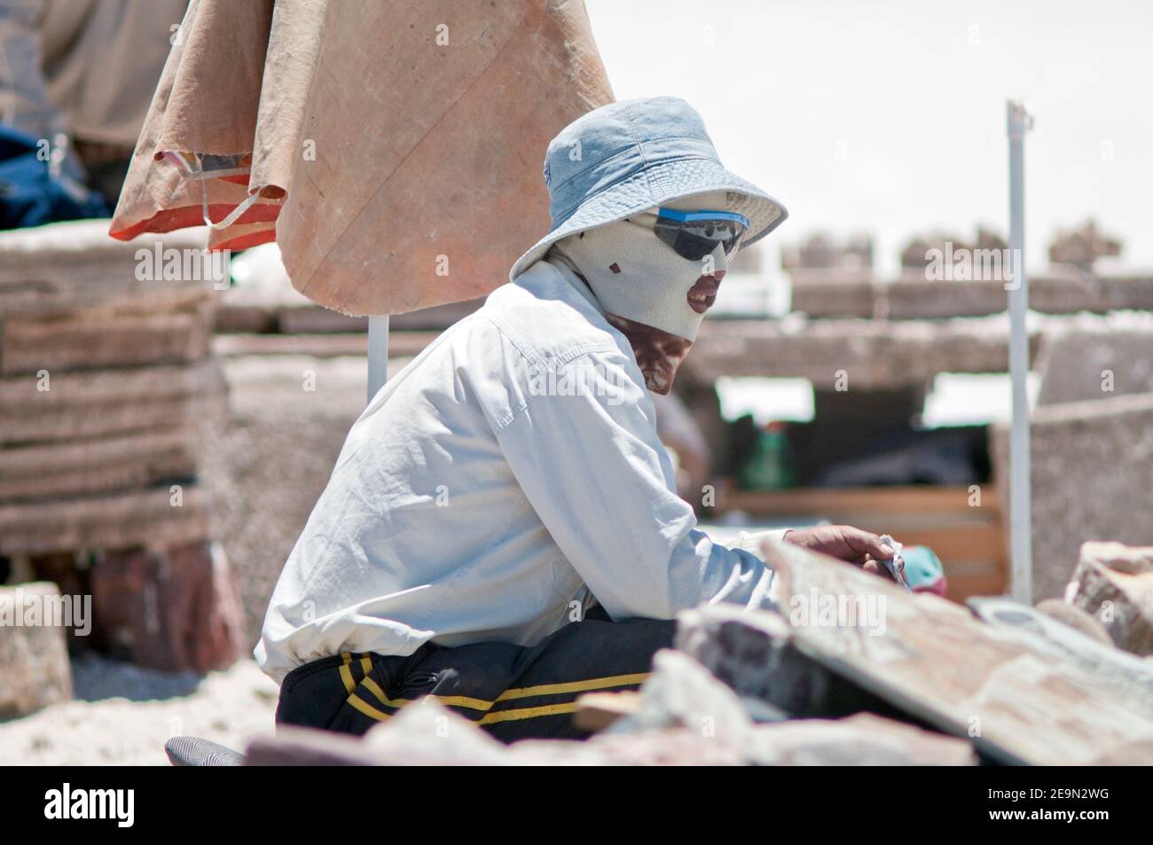 Trabajadores de minas de litio y sal en Salinas grandes, Salta - Jujuy, Argentina Foto de stock