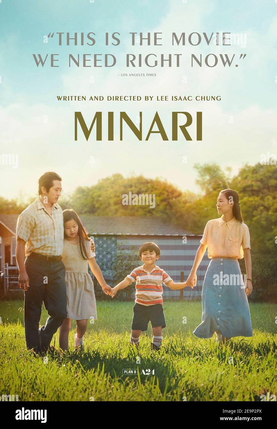 Minari (2020) dirigida por Lee Isaac Chung y protagonizada por Steven Yeun, Yeri han y Alan S. Kim. Una familia coreana inicia una granja en los años 80 Arkansas. Foto de stock