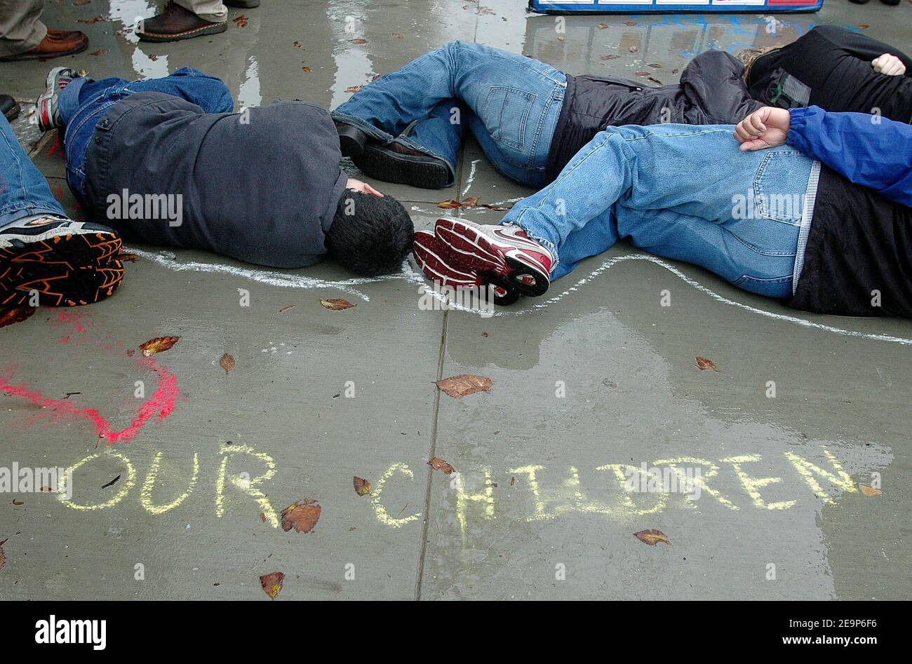 La Coalición de Defensa Cristiana continúa una vigilia de oración de 24 horas en la Corte Suprema de los Estados Unidos mientras la corte escucha argumentos orales en dos casos de aborto en Washington DC 8 de noviembre de 2006. Foto de Olivier Douliery/ABACAPRESS.COM Foto de stock