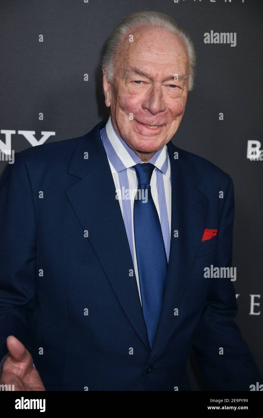 6 de febrero de 2021. EXPEDIENTE: Christopher Plummer muere en 91. Los Ángeles, EE.UU. 19 de diciembre de 2017. Christopher Plummer 028 crédito: Tsuni/USA/Alamy Live News Foto de stock